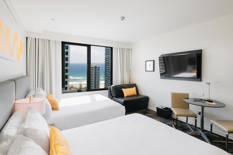 Voco Gold Coast, An IHG Hotel - Tourism Canberra 3
