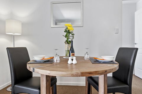 La Vida On Anzac - Tourism Canberra 24