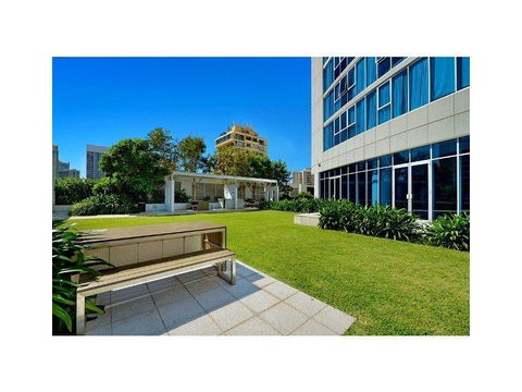 H Star Residences-- Paradise Stayz - Tourism Canberra 7