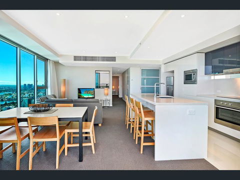 H Star Residences-- Paradise Stayz - Tourism Canberra 3