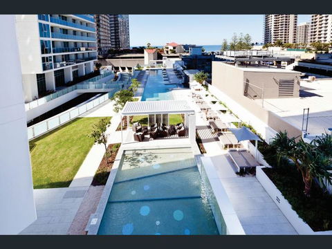 H Star Residences-- Paradise Stayz - Tourism Canberra 4