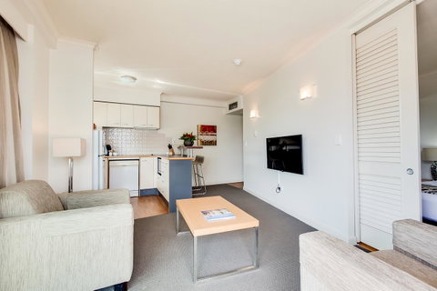 Central Cosmo Apartment Hotel - Tourism Canberra 31