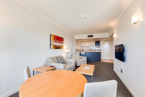 Central Cosmo Apartment Hotel - Tourism Canberra 25