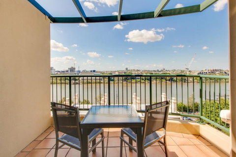 Central Cosmo Apartment Hotel - Tourism Canberra 24