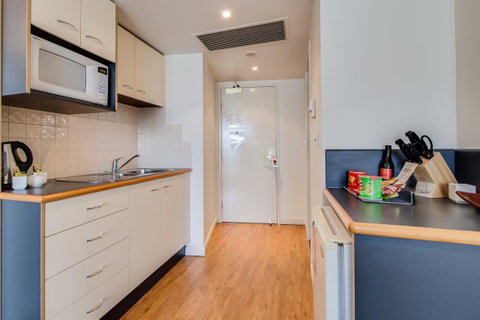 Central Cosmo Apartment Hotel - Tourism Canberra 18