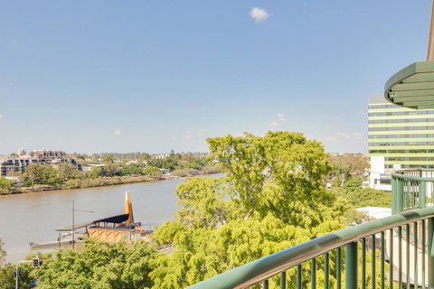 Central Cosmo Apartment Hotel - Tourism Canberra 15
