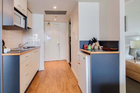 Central Cosmo Apartment Hotel - Tourism Canberra 26