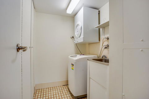 Gemini Court Holiday Apartments - Tourism Canberra 6