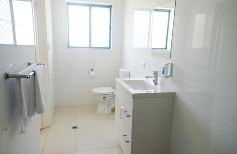 Bilinga Beach Motel - Tourism Canberra 32