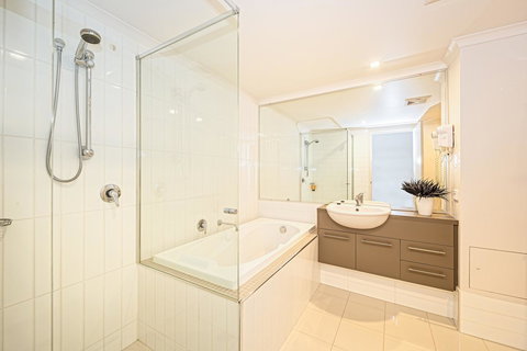 On The Bay Apartments - Tourism Canberra 16