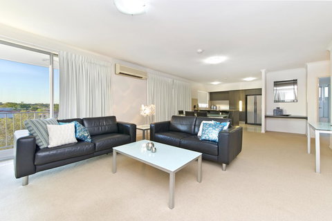 On The Bay Apartments - Tourism Canberra 15