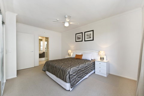 On The Bay Apartments - Tourism Canberra 19