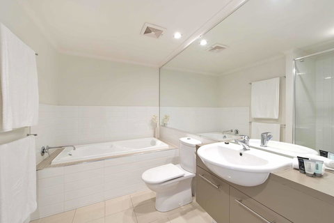 On The Bay Apartments - Tourism Canberra 20