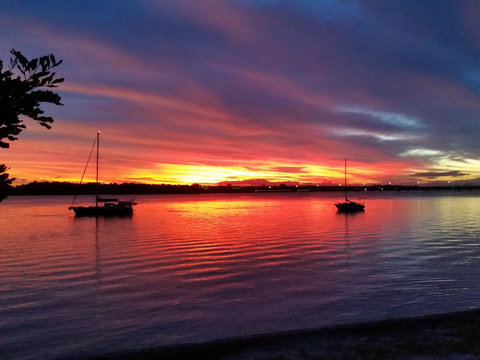 On The Bay Apartments - Tourism Canberra 11