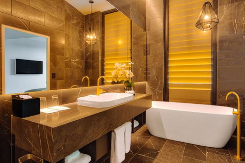 Eatons Hill Hotel - Tourism Canberra 14