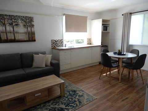 Malanda Manor Guesthouse - Tourism Canberra 18