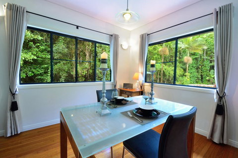 Misty Mountains Rainforest Retreat - Tourism Canberra 11