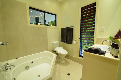 Misty Mountains Rainforest Retreat - Tourism Canberra 12