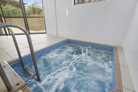 Burleigh Esplanade Apartments - Tourism Canberra 22