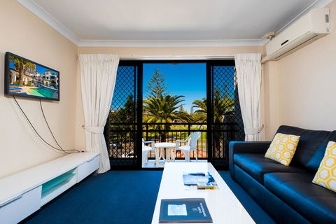 Island Beach Resort - Tourism Canberra 8
