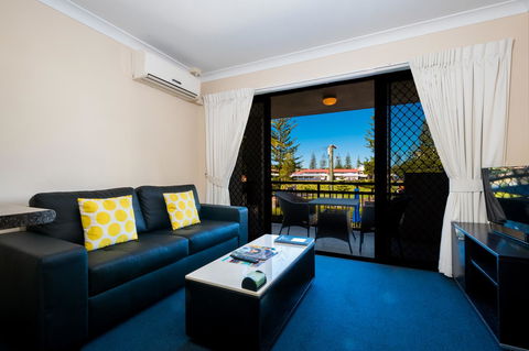 Island Beach Resort - Tourism Canberra 13