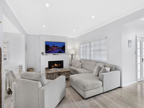 Waterview Beach House - Tourism Canberra 2