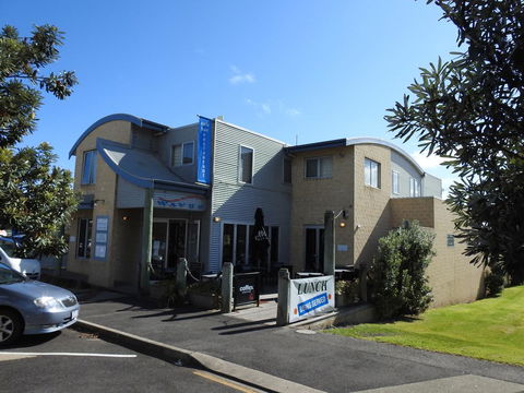 Waves Luxury Suites - Tourism Canberra 3