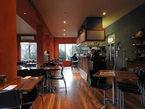 Waves Luxury Suites - Tourism Canberra 1