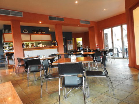 Waves Luxury Suites - Tourism Canberra 0