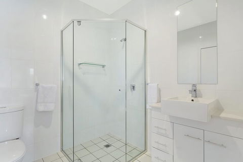 Wharf Apartment Unit 15 - Tourism Canberra 2
