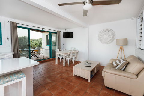 White Waves On The Beach - Tourism Canberra 1