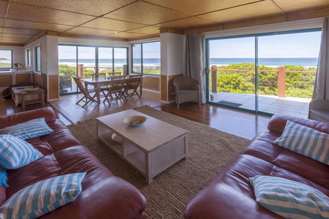 White Waves On The Beach - Tourism Canberra 3