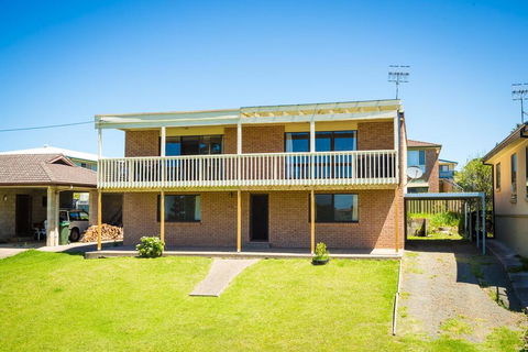Williams Wonder - Large Beach House - Tourism Canberra 0