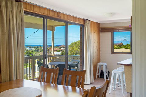 Williams Wonder - Large Beach House - Tourism Canberra 1