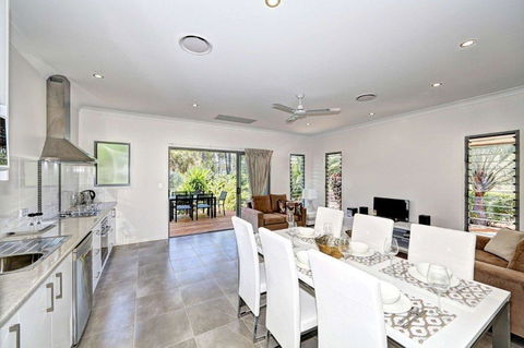Woodgate Beach Houses - Tourism Canberra 2