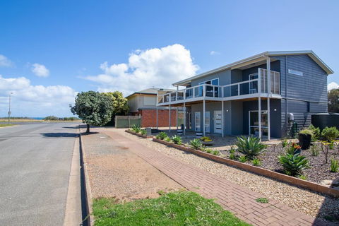 Xanadu - Aldinga Beach - Tourism Canberra 1