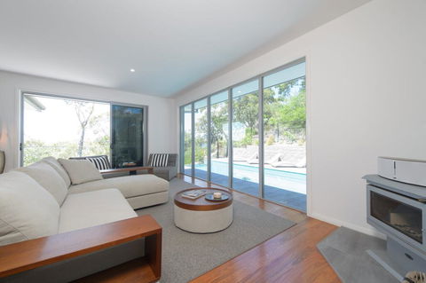 YARINGA - Retreat Style Accomodation With Swimming Pool - Tourism Canberra 0