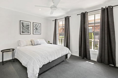 YIN-YANG - MOUNT ELIZA - Tourism Canberra 1