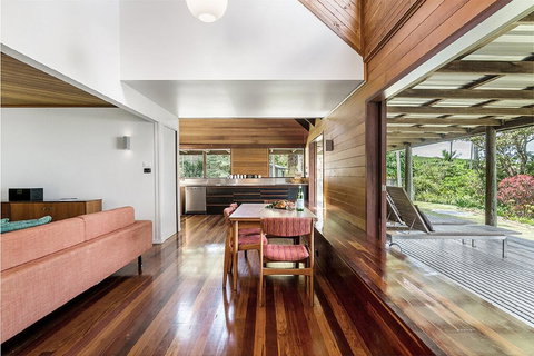 Your Luxury Escape - Cedar View - Tourism Canberra 1