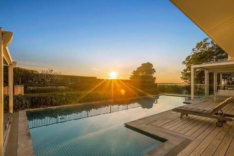 Your Luxury Escape - Trig Point - Tourism Canberra 2