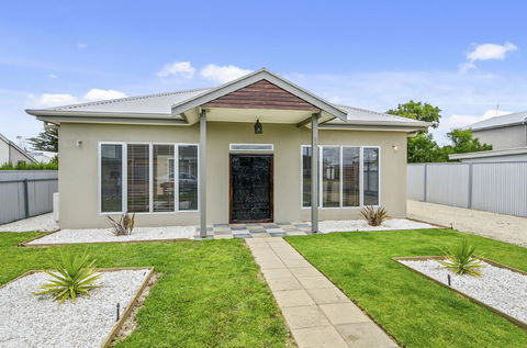 Zaahira House - Tourism Canberra 0