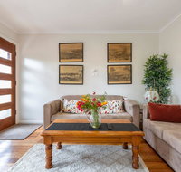 Spacious Bungalow5min walk to station5min to Box HillWiFiParking - Tourism Canberra