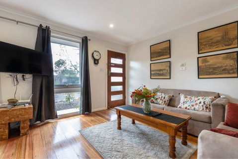 Spacious Bungalow5min Walk To Station5min To Box HillWiFiParking - Tourism Canberra 1