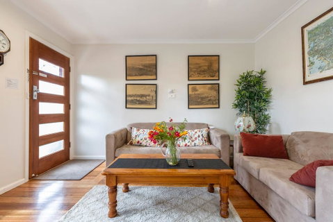 Spacious Bungalow5min Walk To Station5min To Box HillWiFiParking - Tourism Canberra 0
