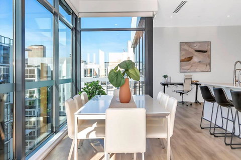 \'West End Penthouse\' Sky-high Resort-style Haven - Tourism Canberra 1