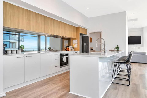 \'West End Penthouse\' Sky-high Resort-style Haven - Tourism Canberra 3