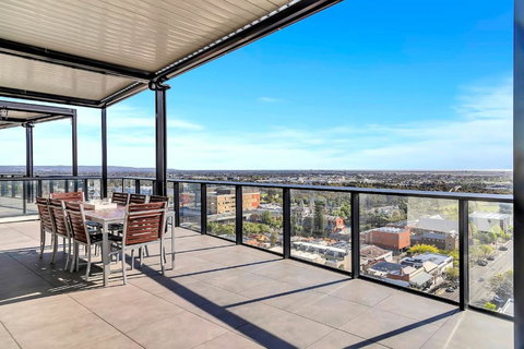 \'West End Penthouse\' Sky-high Resort-style Haven - Tourism Canberra 4