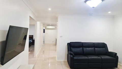 3 Bed Room, Luxury Home - Tourism Canberra 1
