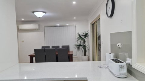 3 Bed Room, Luxury Home - Tourism Canberra 2