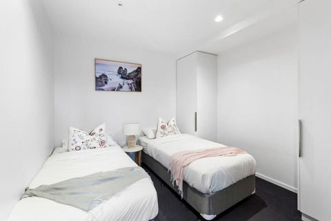 A 2BR Apt Near Shrine Of Remembrance FREE Parking - Tourism Canberra 3